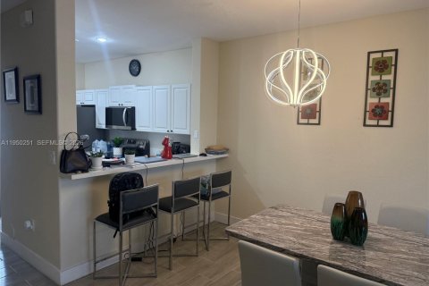 Touwnhouse à vendre à Doral, Floride: 2 chambres, 123.37 m2 № 2006797 - photo 5