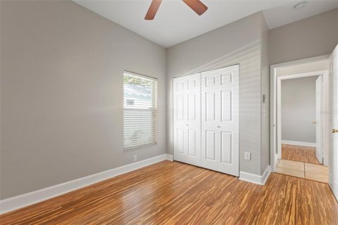 House in Tampa, Florida 4 bedrooms, 155.89 sq.m. № 1518851 - photo 22