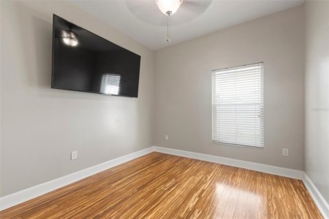 House in Tampa, Florida 4 bedrooms, 155.89 sq.m. № 1518851 - photo 23