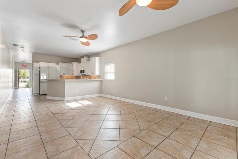 House in Tampa, Florida 4 bedrooms, 155.89 sq.m. № 1518851 - photo 13