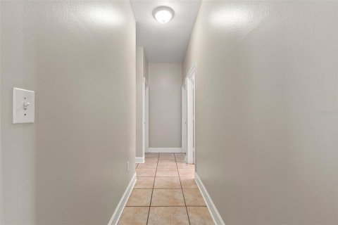 House in Tampa, Florida 4 bedrooms, 155.89 sq.m. № 1518851 - photo 17