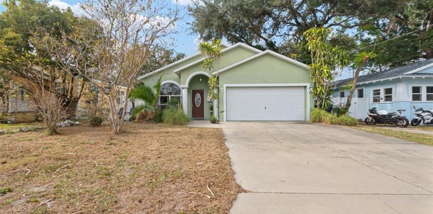 House in Tampa, Florida 4 bedrooms, 155.89 sq.m. № 1518851