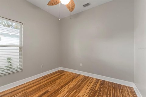 House in Tampa, Florida 4 bedrooms, 155.89 sq.m. № 1518851 - photo 18