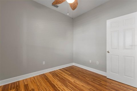 House in Tampa, Florida 4 bedrooms, 155.89 sq.m. № 1518851 - photo 21