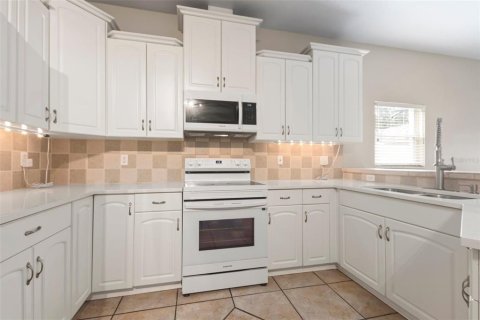 House in Tampa, Florida 4 bedrooms, 155.89 sq.m. № 1518851 - photo 9