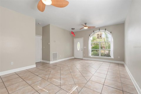House in Tampa, Florida 4 bedrooms, 155.89 sq.m. № 1518851 - photo 15