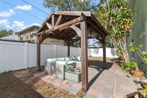 House in Tampa, Florida 4 bedrooms, 155.89 sq.m. № 1518851 - photo 27