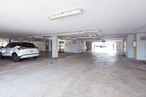 Condo in Miami Beach, Florida, 2 bedrooms № 2088556 - photo 24