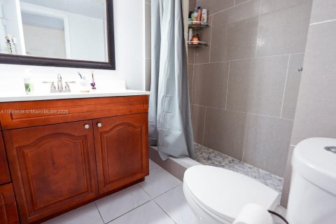 Condo in Miami Beach, Florida, 2 bedrooms № 2088556 - photo 18