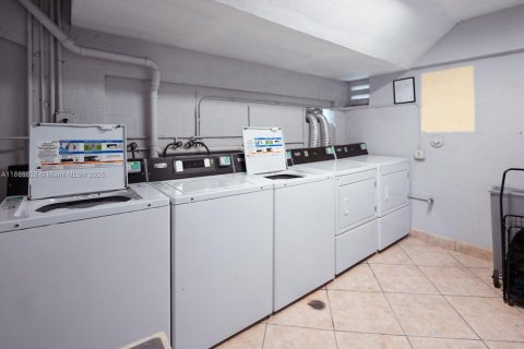 Condo in Miami Beach, Florida, 2 bedrooms № 2088556 - photo 25