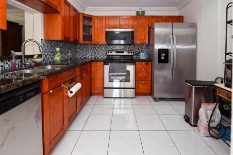 Condo in Miami Beach, Florida, 2 bedrooms № 2088556 - photo 13