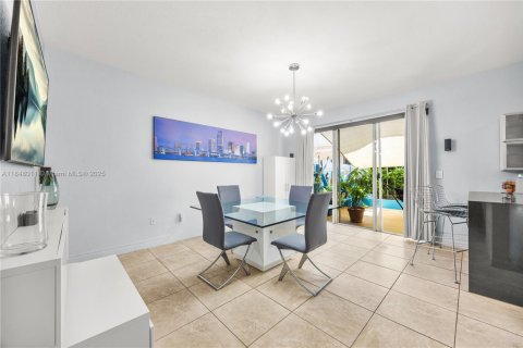 Townhouse in Miami, Florida 3 bedrooms, 155.15 sq.m. № 1848741 - photo 8
