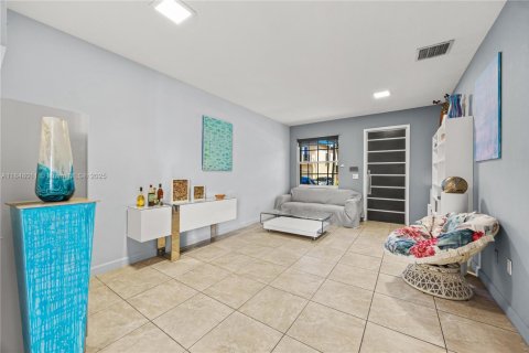Townhouse in Miami, Florida 3 bedrooms, 155.15 sq.m. № 1848741 - photo 3