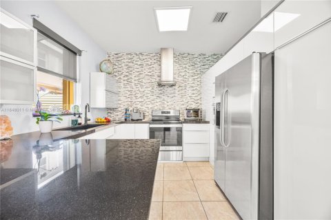 Townhouse in Miami, Florida 3 bedrooms, 155.15 sq.m. № 1848741 - photo 10