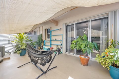 Townhouse in Miami, Florida 3 bedrooms, 155.15 sq.m. № 1848741 - photo 16
