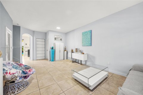Townhouse in Miami, Florida 3 bedrooms, 155.15 sq.m. № 1848741 - photo 2