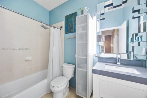 Townhouse in Miami, Florida 3 bedrooms, 155.15 sq.m. № 1848741 - photo 21