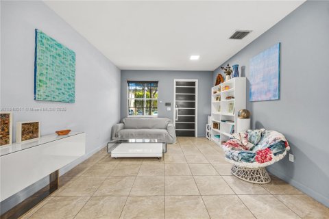 Townhouse in Miami, Florida 3 bedrooms, 155.15 sq.m. № 1848741 - photo 4