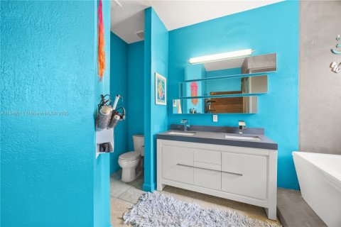 Townhouse in Miami, Florida 3 bedrooms, 155.15 sq.m. № 1848741 - photo 29