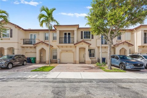 Townhouse in Miami, Florida 3 bedrooms, 155.15 sq.m. № 1848741 - photo 1
