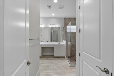House in Westlake, Florida 4 bedrooms, 369.66 sq.m. № 2081897 - photo 20
