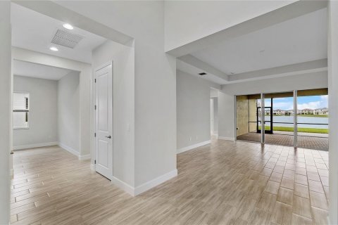 House in Westlake, Florida 4 bedrooms, 369.66 sq.m. № 2081897 - photo 7