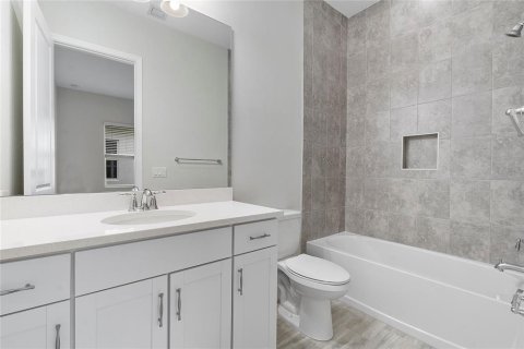 House in Westlake, Florida 4 bedrooms, 369.66 sq.m. № 2081897 - photo 17