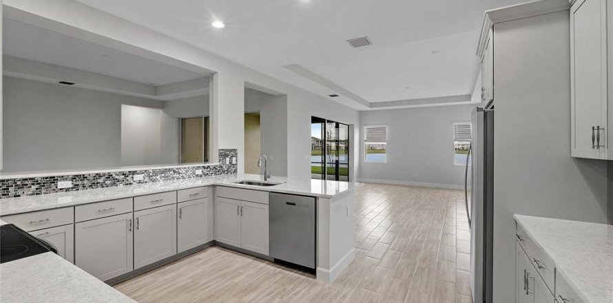 House in Westlake, Florida 4 bedrooms, 369.66 sq.m. № 2081897