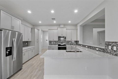 House in Westlake, Florida 4 bedrooms, 369.66 sq.m. № 2081897 - photo 12