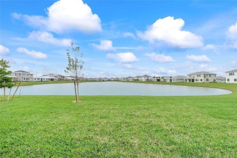 House in Westlake, Florida 4 bedrooms, 369.66 sq.m. № 2081897 - photo 3
