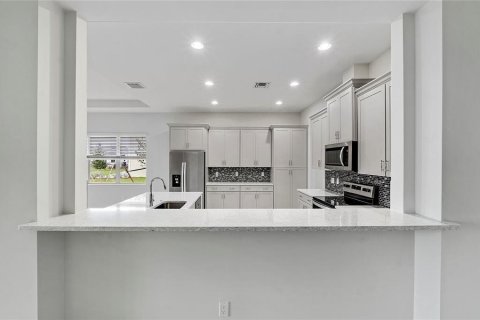 House in Westlake, Florida 4 bedrooms, 369.66 sq.m. № 2081897 - photo 10