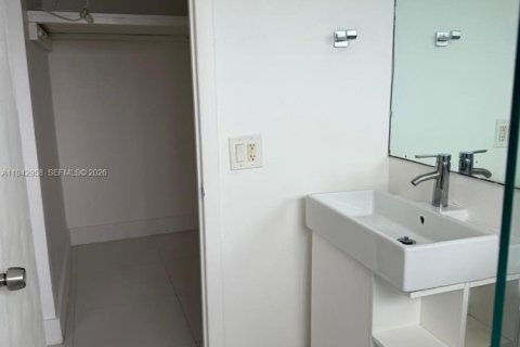 Снять в аренду кондоминиум в Майами-Бич, Флорида 40.04м2, № 1999458 - фото 13