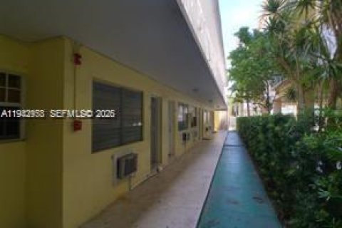 Copropriété à louer à Miami Beach, Floride: 40.04 m2 № 1999458 - photo 2