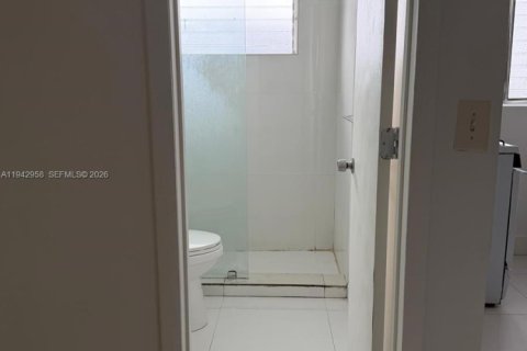 Copropriété à louer à Miami Beach, Floride: 40.04 m2 № 1999458 - photo 6