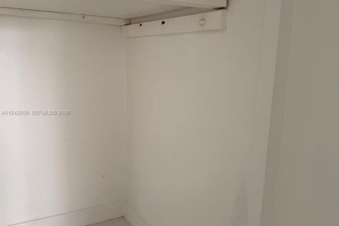 Copropriété à louer à Miami Beach, Floride: 40.04 m2 № 1999458 - photo 11