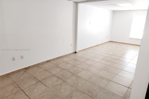 Oficina en alquiler en Miami, Florida № 1102254 - foto 1