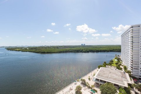 Condominio en venta en Sunny Isles Beach, Florida, 1 dormitorio, 70.79 m2 № 2005838 - foto 5