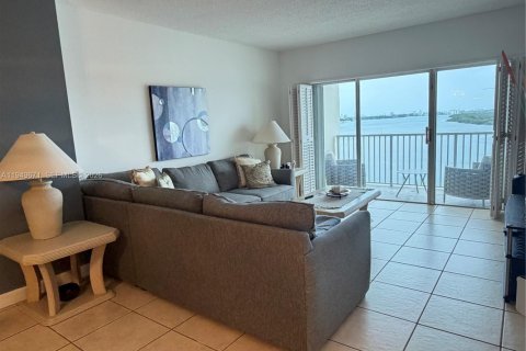 Condominio en venta en Sunny Isles Beach, Florida, 1 dormitorio, 70.79 m2 № 2005838 - foto 7
