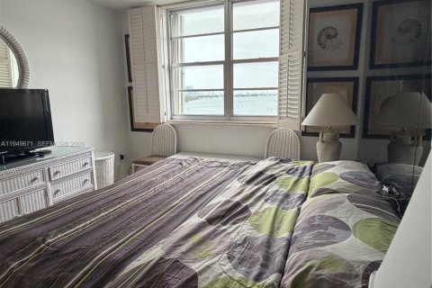 Condominio en venta en Sunny Isles Beach, Florida, 1 dormitorio, 70.79 m2 № 2005838 - foto 13