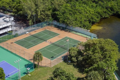 Condominio en venta en Sunny Isles Beach, Florida, 1 dormitorio, 70.79 m2 № 2005838 - foto 20