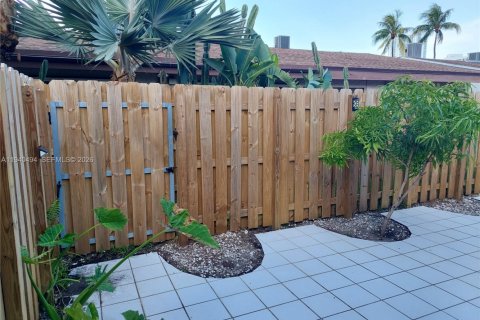 Снять в аренду виллу или дом в Халландейл-Бич, Флорида 2 спальни, 156.08м2, № 1997694 - фото 8