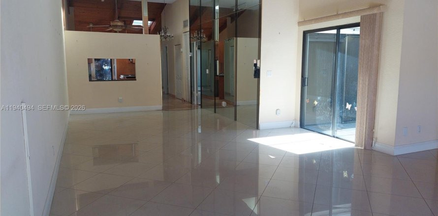 Дом в Халландейл-Бич, Флорида 2 спальни, 156.08м2 № 1997694