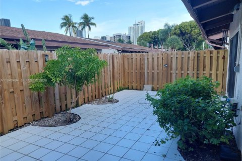 Снять в аренду виллу или дом в Халландейл-Бич, Флорида 2 спальни, 156.08м2, № 1997694 - фото 7