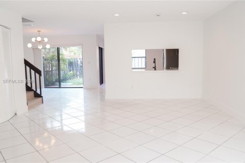 Townhouse in Miami, Florida 3 bedrooms, 175.59 sq.m. № 2002672 - photo 12