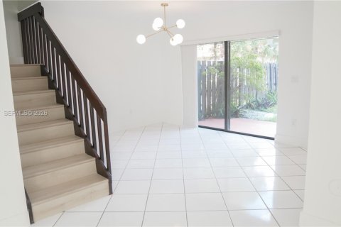Townhouse in Miami, Florida 3 bedrooms, 175.59 sq.m. № 2002672 - photo 9