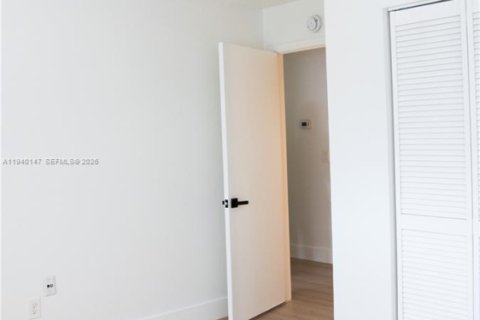 Townhouse in Miami, Florida 3 bedrooms, 175.59 sq.m. № 2002672 - photo 30