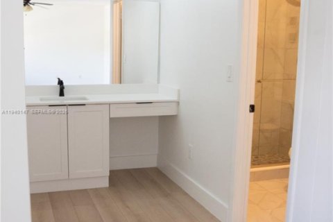 Townhouse in Miami, Florida 3 bedrooms, 175.59 sq.m. № 2002672 - photo 15