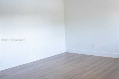 Townhouse in Miami, Florida 3 bedrooms, 175.59 sq.m. № 2002672 - photo 16