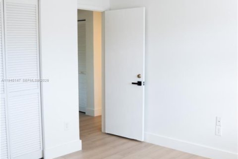 Townhouse in Miami, Florida 3 bedrooms, 175.59 sq.m. № 2002672 - photo 26