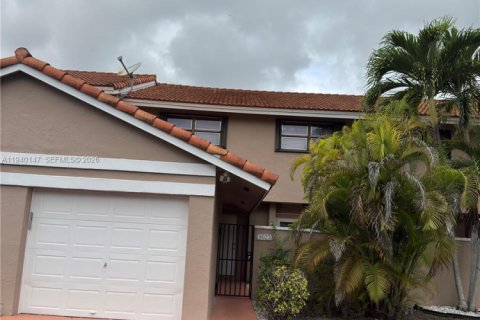 Townhouse in Miami, Florida 3 bedrooms, 175.59 sq.m. № 2002672 - photo 2